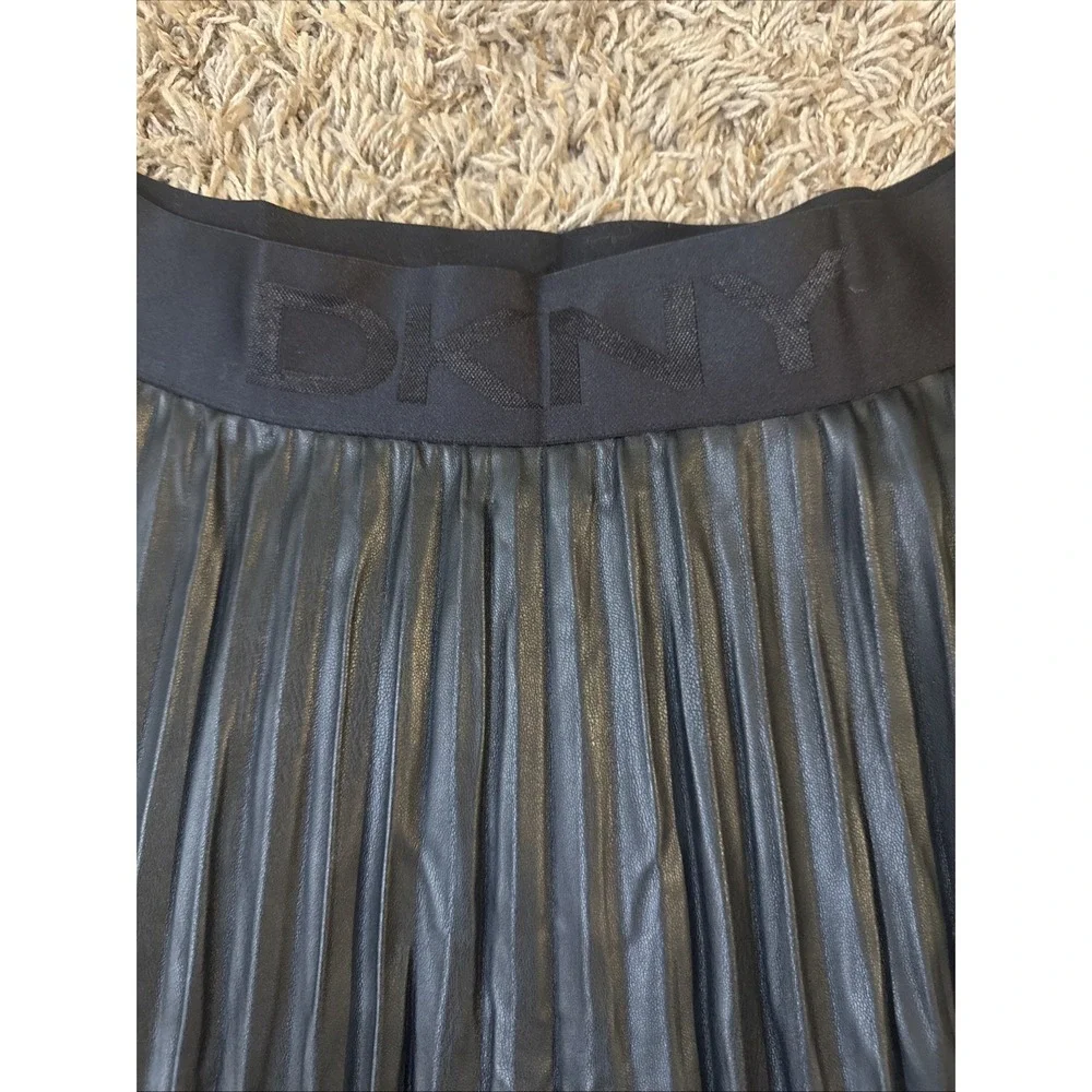 DKNY Black Faux Leather Pleated Skirt Women's Size XL NEW With Tags MSRP $99 - Picture 2 of 6